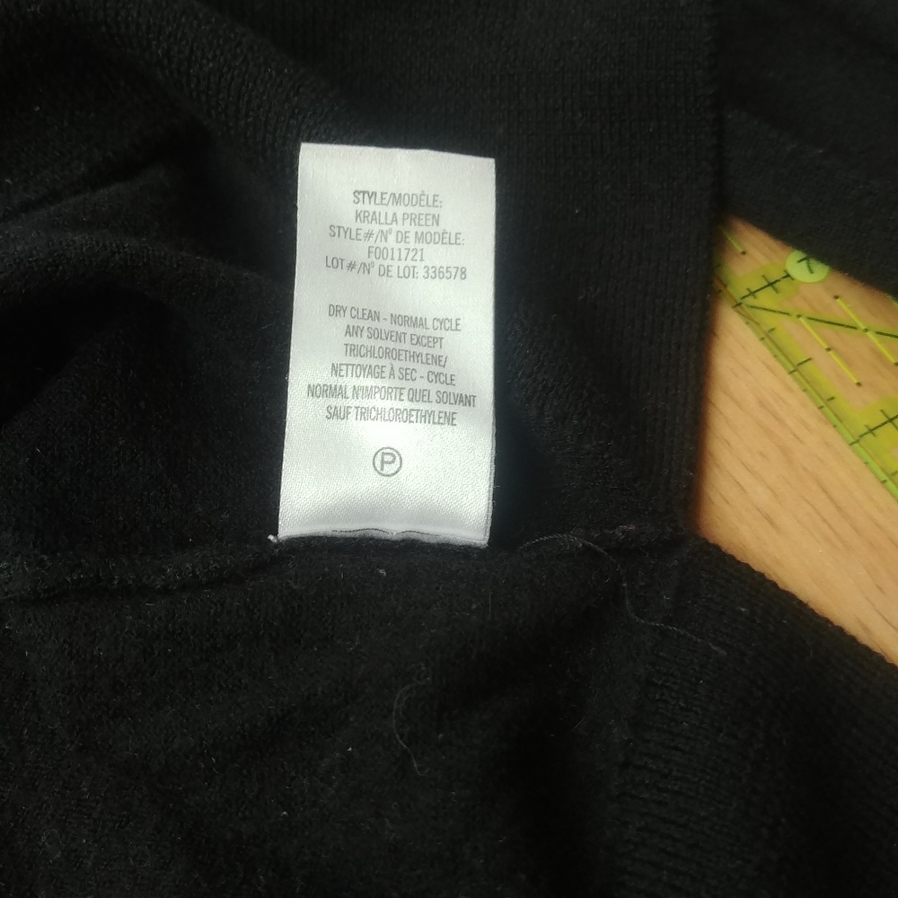 Wool Black Roundneck Fitted Theory Sweater w/ Side Slits - XS/P/TP - Picture 3 of 4